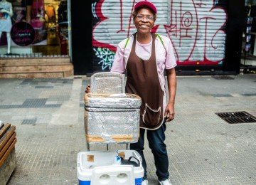 Vendedora itinerante Luiza Lucas, S&atilde;o Paulo -  (crédito: Andressa OckerStreetNet International)