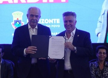 O contrato, assinado esta manhã pelo prefeito Álvaro Damião e pelo presidente do BNDES, Aloizio Mercadante, prevê a utilização de Recursos do Fundo Clima para financiar ações do Projeto Transformador Cidade Jardim -  (crédito: Edesio Ferreira/EM/D.A Press)