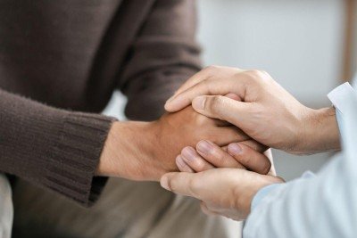 Para teólogo Pedro Pamplona, terapias podem ser complementares ao trabalho espiritual no cuidado com a mente humana -  (crédito: Getty Images)