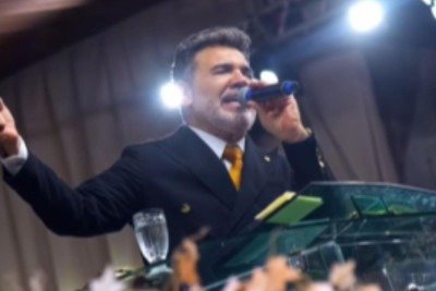 O deputado federal e pastor Marcos Feliciano (PL-SP) declarou apoio a Carlos Bolsonaro (PL-SC) ao Senado durante culto em Balneário Camboriú -  (crédito: Divulgação/Congresso dos Gideões)