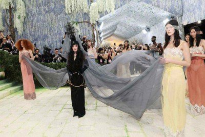 Madonna usou look fantasmagórico no Met Gala 2026 -  (crédito: AFP)