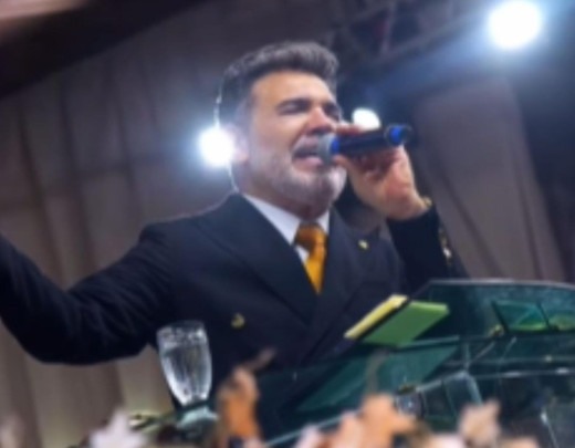 O deputado federal e pastor Marcos Feliciano (PL-SP) declarou apoio a Carlos Bolsonaro (PL-SC) ao Senado durante culto em Balneário Camboriú - (crédito: Divulgação/Congresso dos Gideões) O deputado federal e pastor Marcos Feliciano (PL-SP) declarou apoio a Carlos Bolsonaro (PL-SC) ao Senado durante culto em Balneário Camboriú - (crédito: Divulgação/Congresso dos Gideões)
