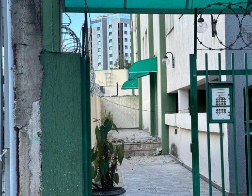 Gradualmente o prédio está sendo limpo e a rotina dos moradores volta a normalidade - (crédito: Quéren Hapuque/EM/D.A.Press) Gradualmente o prédio está sendo limpo e a rotina dos moradores volta a normalidade - (crédito: Quéren Hapuque/EM/D.A.Press)