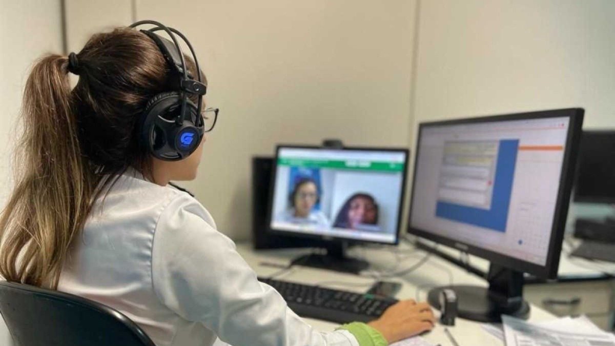 Profissionais de sa&uacute;de podem utilizar a tecnologia para realizar atendimento remoto, modalidade de telemedicina regulamentada no pa&iacute;s. -  (crédito: Divulga&ccedil;&atilde;o/PBH)