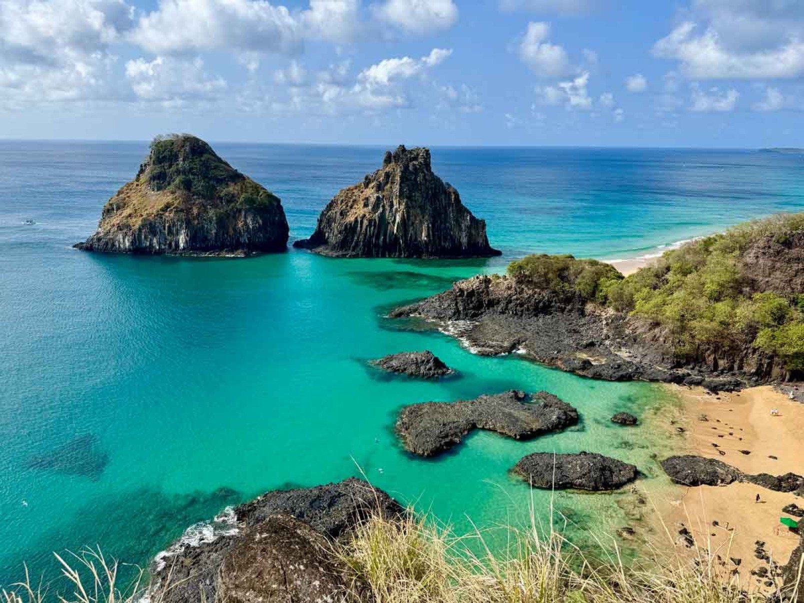 A Praia do Boldró é um dos melhores lugares de Fernando de Noronha para curtir o pôr do sol -Bruno Lima - MTUR