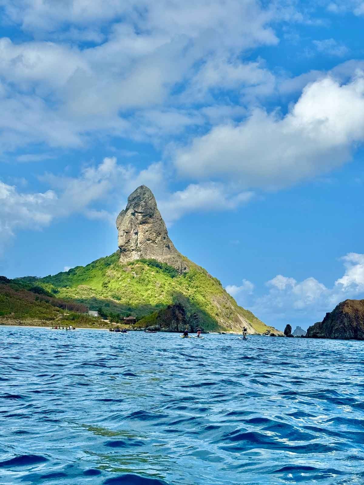Cartão-postal de Fernando de Noronha, o Morro do Pico traduz a essência selvagem do arquipélago-Pedro Menezes/Divulgação