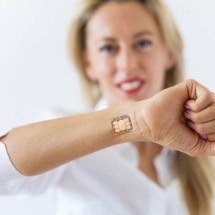 Tatuagens inteligentes: como biossensores na pele podem monitorar saúde em tempo real sem agulhas nem exames invasivos - Portal Giro 10