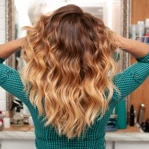 Mega hair com técnica adaptada devolve autoestima a mulheres - DINO