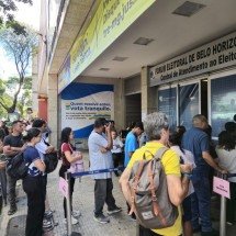 Filas marcam último dia para regularizar título em BH  - Jair Amaral/EM/D.A.Press