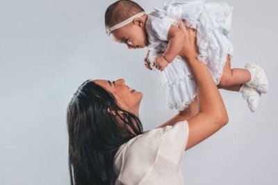 O Dia das M&atilde;es celebra o v&iacute;nculo inquebr&aacute;vel e o amor que transcende, como o carinho entre m&atilde;e e filho -  (crédito: Pexels)