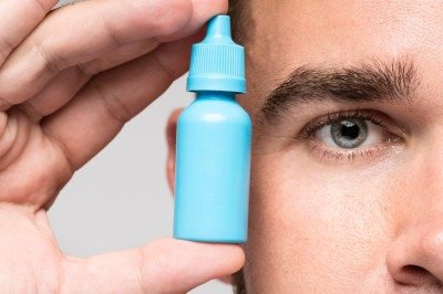 O colírio lubrificante até melhora a ardência e sensação de areia nos olhos, mas deve ser usado com cuidado -  (crédito: FreePik/Magnific)