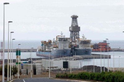 Navio está atacrado no porto da Costa Verde -  (crédito: Oscar del Pozo/AFP)