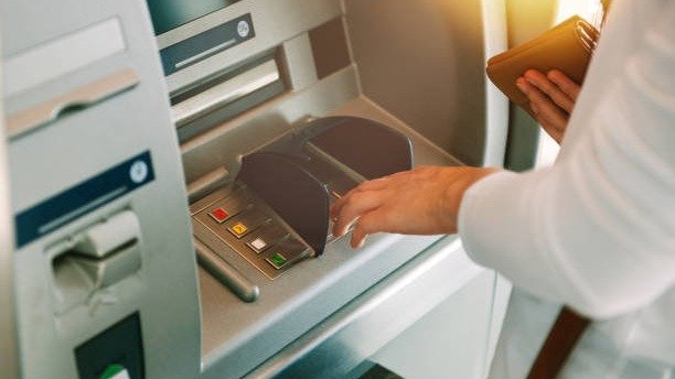 Recebimento da restitui&ccedil;&atilde;o do Imposto de Renda ocorre em lotes, com pagamentos dispon&iacute;veis para saque em caixas eletr&ocirc;nicos. -  (crédito: iStock )