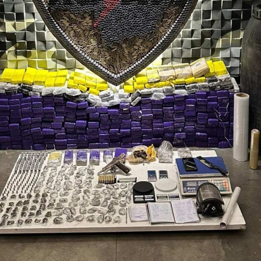 Dois homens são presos com quase 300 barras de maconha no Barreiro, em BH