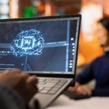 Empresas ampliam uso de IA e veem ganhos de produtividade - Magnific