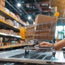 Burocracia tributária impacta expansão do e?commerce em 2026 - DINO