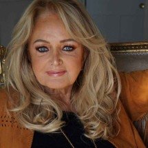 Cantora Bonnie Tyler passa por cirurgia de emergência - Reprodu&ccedil;&atilde;o/Bonnie Tyler News
