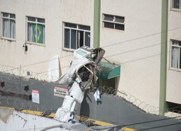 Avião que bateu em prédio em Bh tinha sido vendido para empresário que morreu no acidente, informa advogado da antiga proprietária da aeronave -  (crédito: Leandro Couri/EM Data/DA Press)