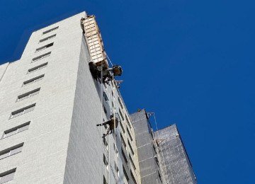 Trio executava servi&ccedil;o de pintura quando um dos cabos se rompeu -  (crédito: CBMMG/Divulga&ccedil;&atilde;o)