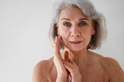Cuidar da pele na menopausa vai além dos cosméticos -  (crédito: Magnific)