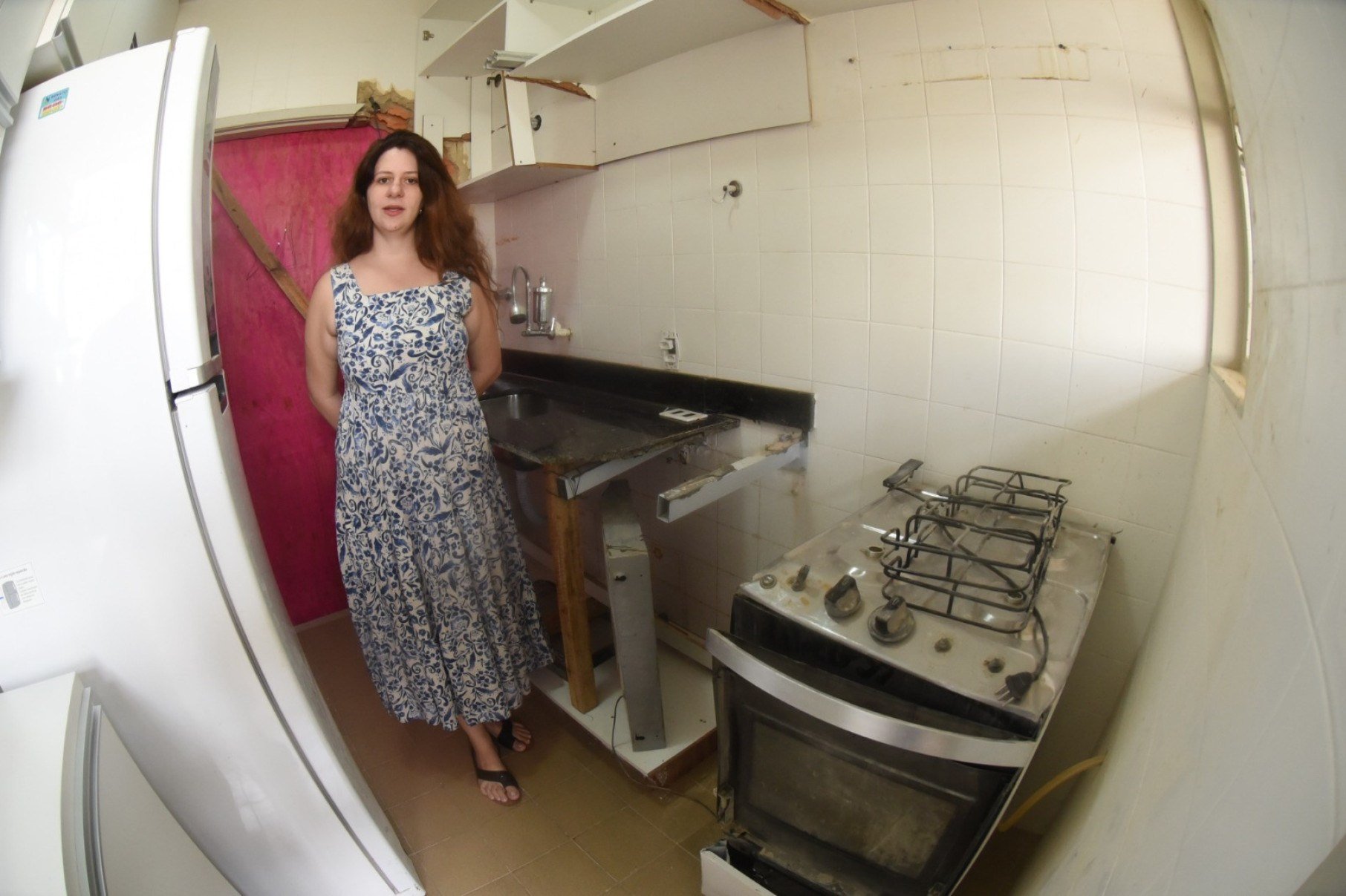 Uma equipe de limpeza foi chamada para ajudar o casal a limpar a casa, e, segundo Nathalia, o marido est&aacute; tentando reconstruir o que foi danificado.