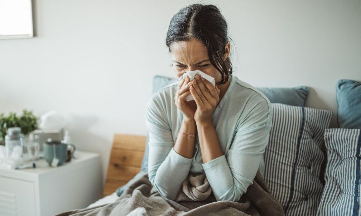 Gripe? Chás e xaropes caseiros para aliviar os sintomas com conforto - svetikd de Getty Images Signature