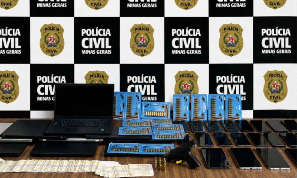 Esquema de agiotagem é alvo de operação policial em Minas Gerais. Uma mulher foi presa e material foi apreendido pela Polícia Civil (PC) - (crédito: PCMG/Divulgação)