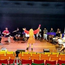 Espreme a Pitanga estreia temporada com maestrina drag - DINO