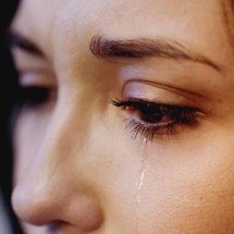 A ciência das lágrimas: como emoções diferentes mudam a composição química do choro - Portal Giro 10