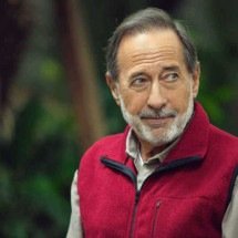 Ator Guillermo Francella recebe troféu pelo conjunto da carreira  - Disney/Divulgação