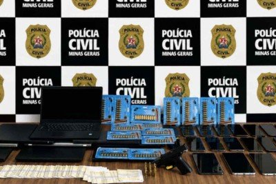 Esquema de agiotagem é alvo de operação policial em Minas Gerais. Uma mulher foi presa e material foi apreendido pela Polícia Civil (PC) -  (crédito: PCMG/Divulgação)
