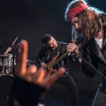 ‘Chifrinhos’: como um gesto supersticioso usado na Itália virou símbolo de união, rebeldia e identidade no Heavy Metal - Portal Giro 10