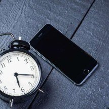 Nanosegundos que mudam tudo: como a relatividade de Einstein garante a precisão do seu celular - Portal Giro 10