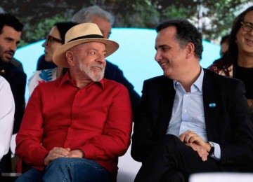 Lula gostaria de ver o senador Rodrigo Pacheco (PSB) como seu candidato em Minas -  (crédito: Mauro Pimentel/AFP – 18/74)