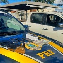 Dupla é presa em rodovia de MG com ouro e R$ 80 mil em espécie - PRF