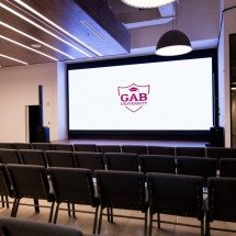 Universidades internacionais adotam modelo híbrido de ensino - DINO