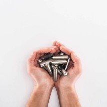 Pilhas, baterias e energia moderna: por que recarregar alcalinas é perigoso e como o lítio mudou tudo - Portal Giro 10