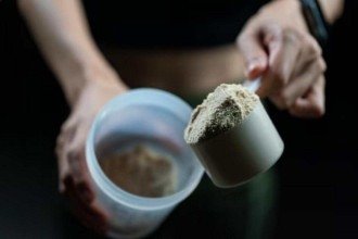 Creatina e creatinina: o que são o suplemento e o marcador da saúde renal