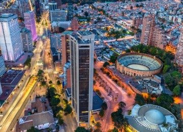 Vista aérea de Bogotá, capital da Colômbia, que se consolida como um dos principais polos de inovação e negócios da América Latina -  (crédito: AFP)