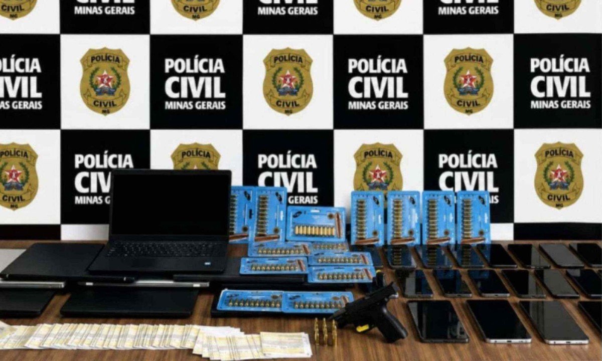 Celulares apreendidos em investigação da Polícia Civil de Minas Gerais -  (crédito: PCMG/Divulgação)