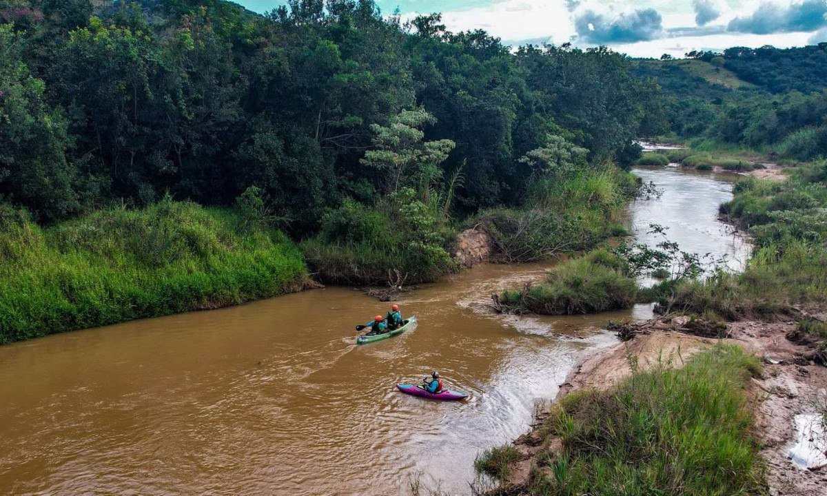 Curso do Rio Par&aacute; &eacute; considerado majoritariamente de dif&iacute;cil navega&ccedil;&atilde;o, mas h&aacute; pontos onde grandes embraca&ccedil;&otilde;es podem transitar