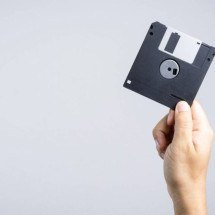 Bilhões de CDs da AOL mudaram a internet: a maior campanha de amostragem da história e seus impactos culturais e ambientais globais - Portal Giro 10