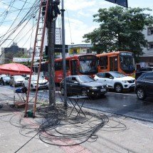 PBH começa a fiscalizar e multar empresas que deixam fios soltos nas ruas - Gladyston Rodrigues/EM/D.A.Press
