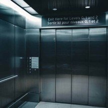 Como funcionam os elevadores: a física do contrapeso e os sistemas que evitam quedas - Portal Giro 10