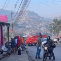 Caminhonete sem freio invade calçada e atropela três pessoas em Ibirité - Reprodução/Redes sociais
