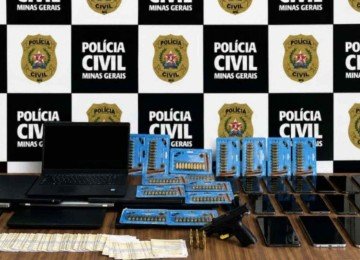 Celulares apreendidos em investigação da Polícia Civil de Minas Gerais -  (crédito: PCMG/Divulgação)