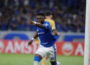 Néiser Villarreal comemora o gol que garantiu a vitória da Raposa contra o Boca Juniors, no Mineirão, pela Copa Libertadores -  (crédito: Alexandre Guzanshe/EM/D.A.Press)