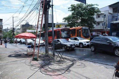 Nova legisla&ccedil;&atilde;o municipal deve agilizar a retirada de cabos de telefonia ca&iacute;dos, rompidos ou inoperantes
       -  (crédito: Gladyston Rodrigues/EM/D.A.Press)