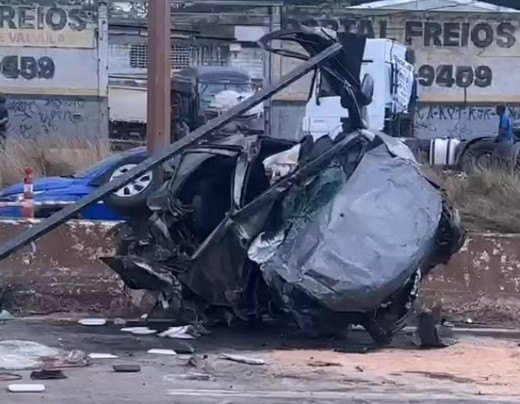 Acidente na região Oeste da capital mineira deixou ao menos duas pessoas feridas e causou grande congestionamento no sentido Vitória - (crédito: Reprodução/Redes Sociais) Acidente na região Oeste da capital mineira deixou ao menos duas pessoas feridas e causou grande congestionamento no sentido Vitória - (crédito: Reprodução/Redes Sociais)