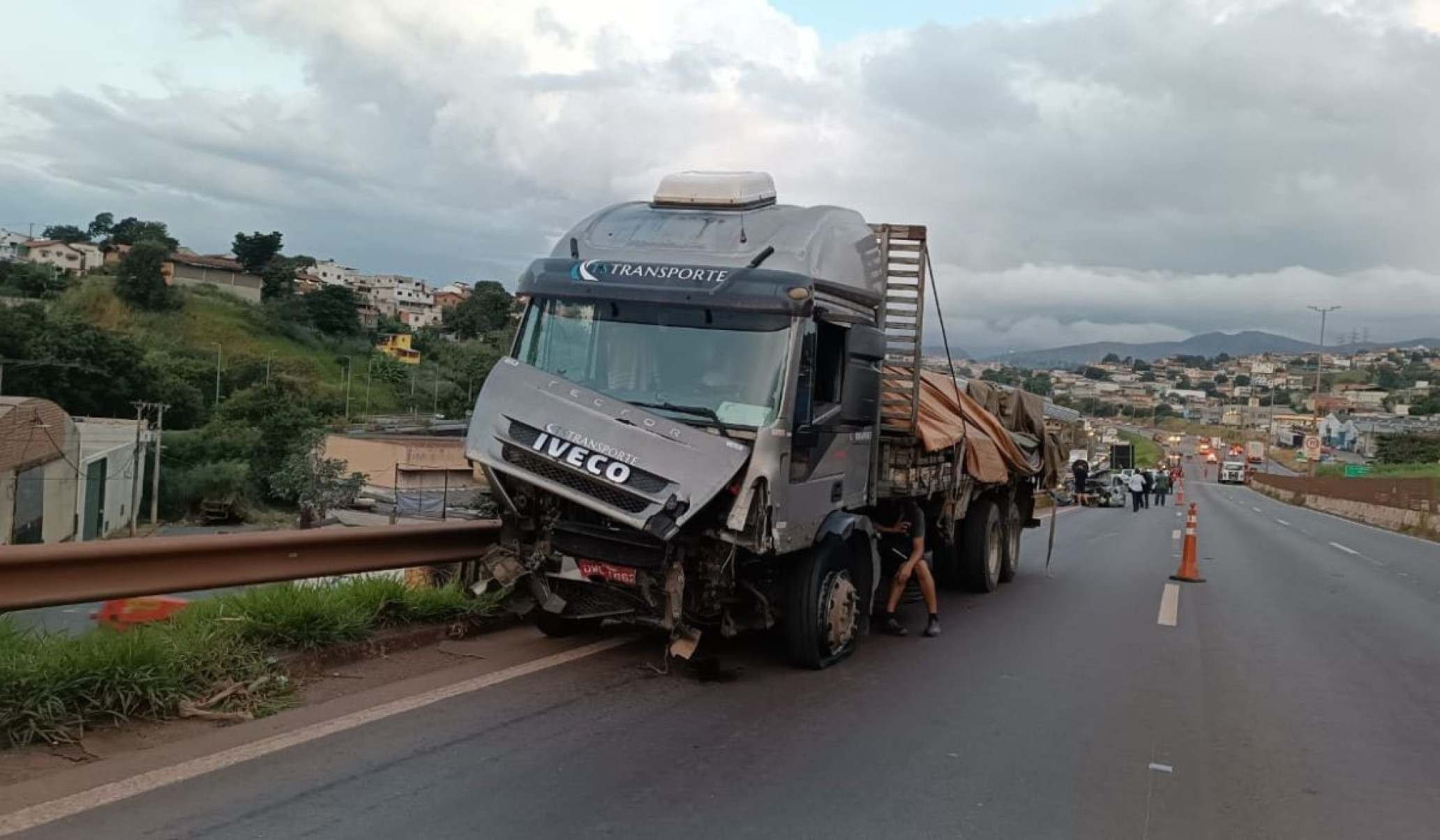 Uma carreta fora de controle provocou um grave acidente na tarde desta terça-feira (12/5) no Anel Rodoviário de Belo Horizonte 